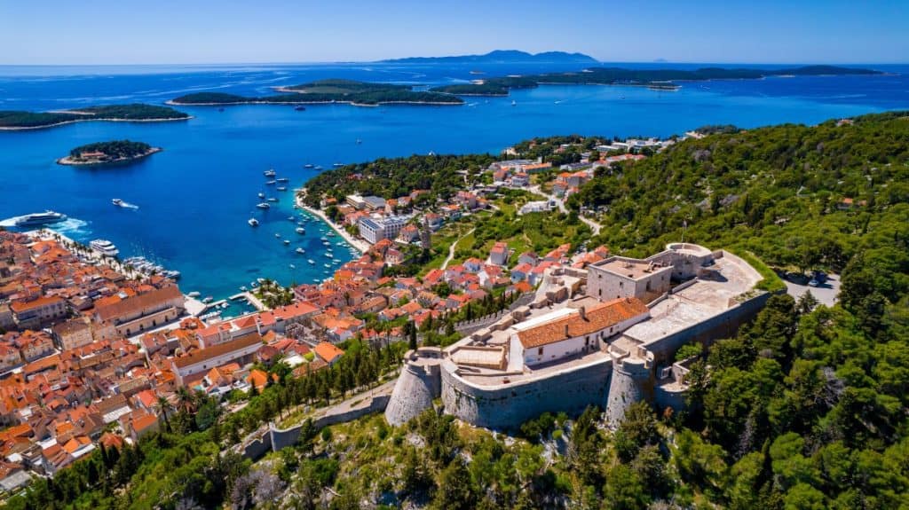 Putovanje u Hvar: od luksuza do avanture